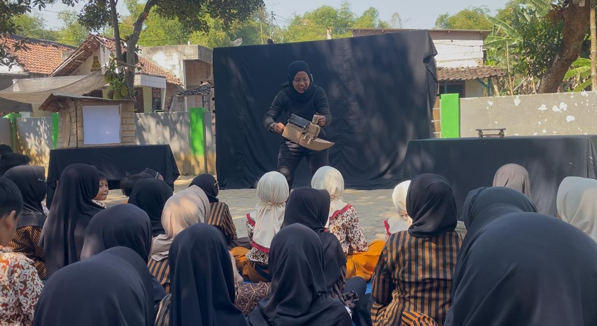 Hari Anak Nasional di SDN Kademangan 3 Jombang, Siswa Diajak Tinggalkan Gawai dan Bermain Permainan Tradisional*