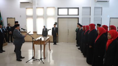 Bupati Jombang Lantik 29 Pejabat, Warsubi : Tak Ada Ruang bagi Pejabat yang Bekerja Tanpa Inovasi