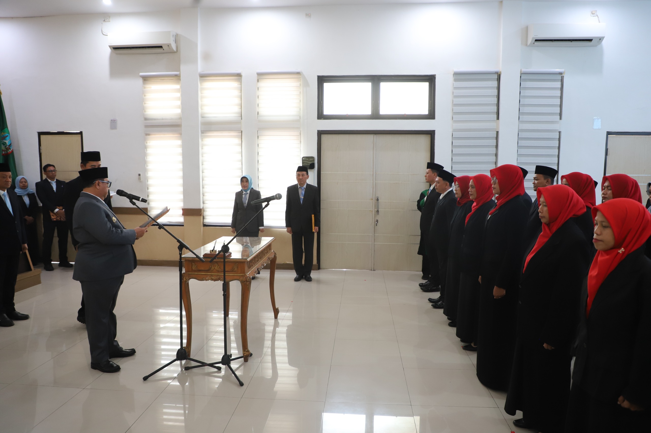 Bupati Jombang Lantik 29 Pejabat, Warsubi: Tak Ada Ruang bagi Pejabat yang Bekerja Tanpa Inovasi