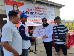 Sadarestuwati Serahkan Combine Harvester untuk Petani Jombang, Ingatkan Bantuan Tak Boleh Dijual