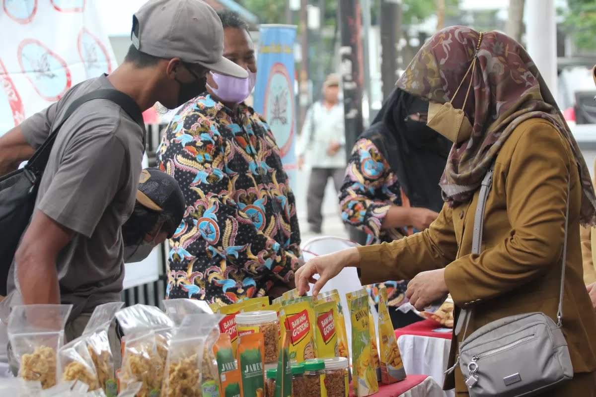 Libur Sekolah, Sentra UMKM dan Kuliner SLG Kediri Ramai Diserbu Wisatawan