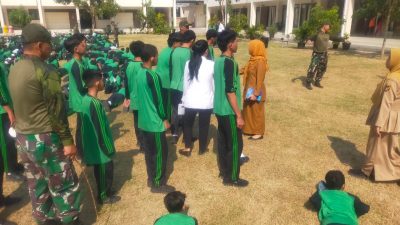 Koramil 0809/02 Pesantren Beri Pembekalan Disiplin dan Wawasan Kebangsaan kepada 300 Siswa Baru SMPN 9 Kediri