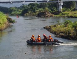 Tim SAR Gabungan Intensifkan Pencarian Pemancing Hilang di Sungai Brantas, Libatkan 25 Personel