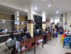 Libur Sekolah, Pemohon KTP di Ponorogo Membludak, Dispendukcapil Batasi Kuota Antrean