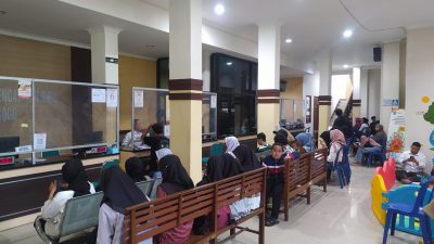 Libur Sekolah, Pemohon KTP di Ponorogo Membludak, Dispendukcapil Batasi Kuota Antrean