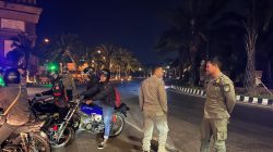 Patroli Sabtu Ceria, Satpol PP dan Polsek Ngasem Perkuat Pengamanan Kawasan SLG hingga Perkantoran