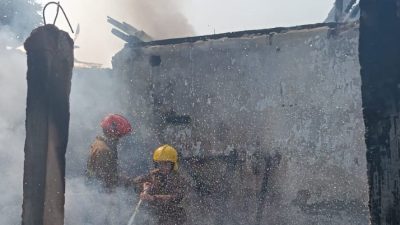 Rumah Warga di Desa Jambean Kediri Terbakar Saat Ditinggal Pergi, Kerugian Diperkirakan Capai Rp250 Juta