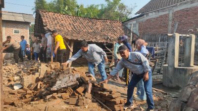 Peringati HUT Ke-80 Bhayangkara, PWI dan Polres Nganjuk Gelar Bedah Rumah untuk Warga Kurang Mampu