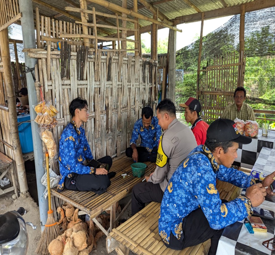 Polisi Hadir Lewat "Kopi Keliling", Polsek Kras Bangun Kedekatan dengan Warga Sambil Jaga Kamtibmas