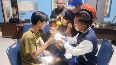 Iseng Pakai Borgol Temuan Sekolah, Pelajar SMK di Ponorogo Minta Bantuan Damkar Lepaskan Kunci Tangan