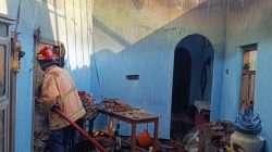 Diduga Korsleting Listrik, Rumah Warga di Kayen Kidul Kediri Terbakar, Kerugian Capai Rp50 Juta