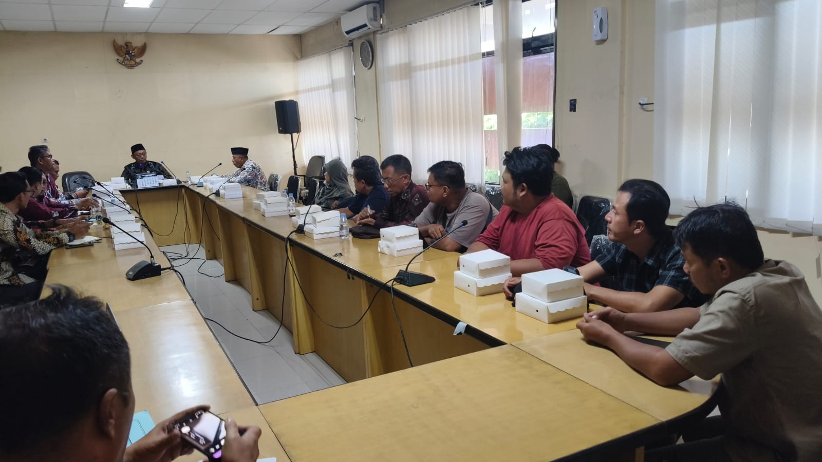 Komisi II DPRD Kabupaten Kediri Tampung Aspirasi Pedagang Pasar Ikan Hias SLG dalam Audiensi