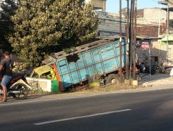 Truk Tabrak Warung Nasi Goreng di Sukorejo, Sopir Klaim Hindari Penyeberang Jalan
