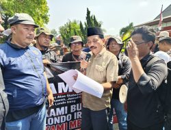 PWI dan IJTI Nganjuk Gelar Aksi Damai, Desak DPRD Kawal Tuntutan Klarifikasi Presiden soal Istilah “Londo Ireng”