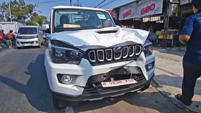 Diduga Kurang Konsentrasi, Pikap KDKMP Tabrak Bus Pariwisata di Ponorogo hingga Picu Kecelakaan Beruntun