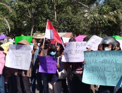 Ratusan Warga Gelar Aksi Damai di DPRD Ponorogo, Dukung Keberlanjutan Program MBG