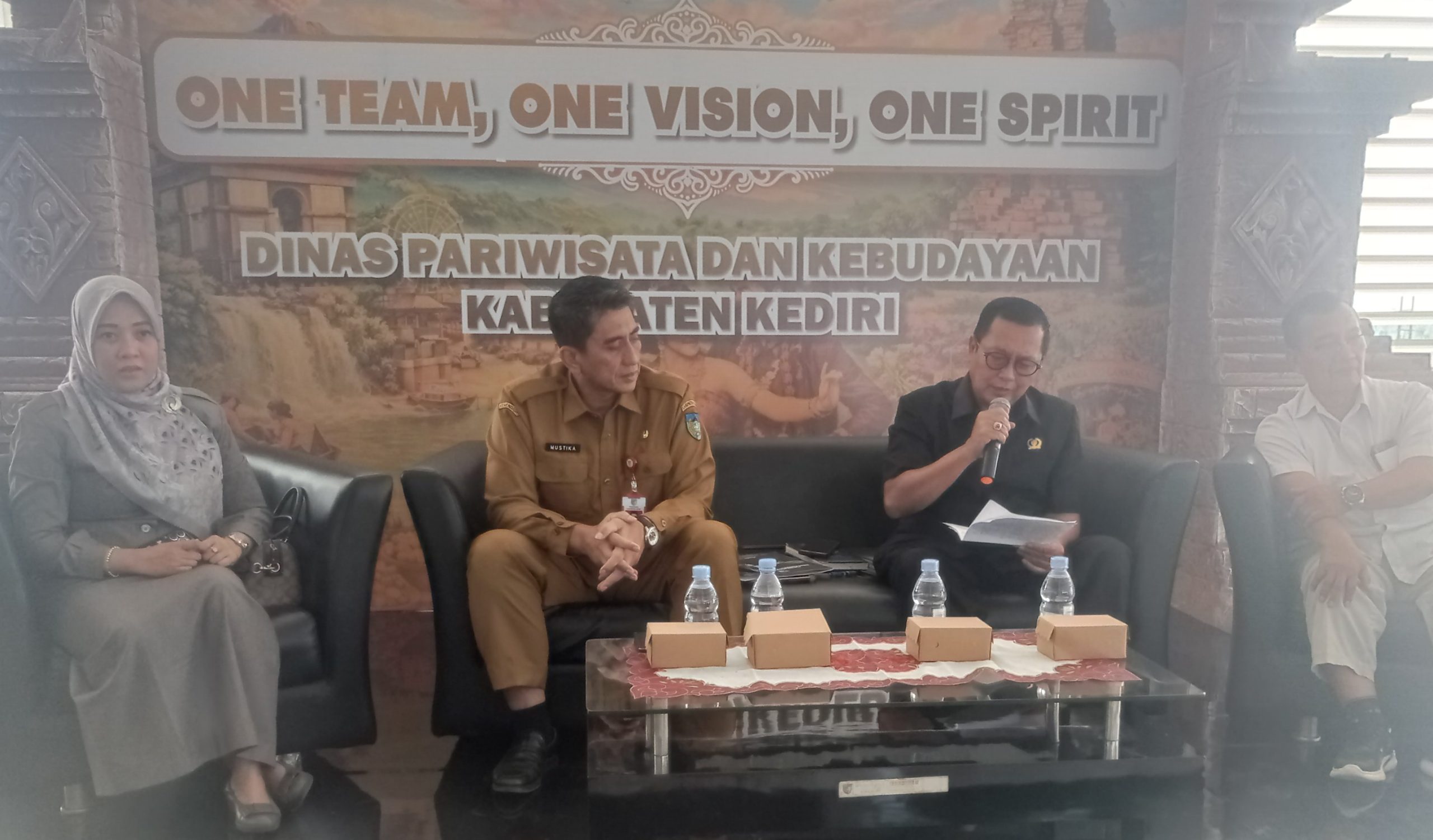 Fraksi Gerindra DPRD Kabupaten Kediri Susun Naskah Akademik Raperda Penataan Usaha Hiburan dan Rekreasi