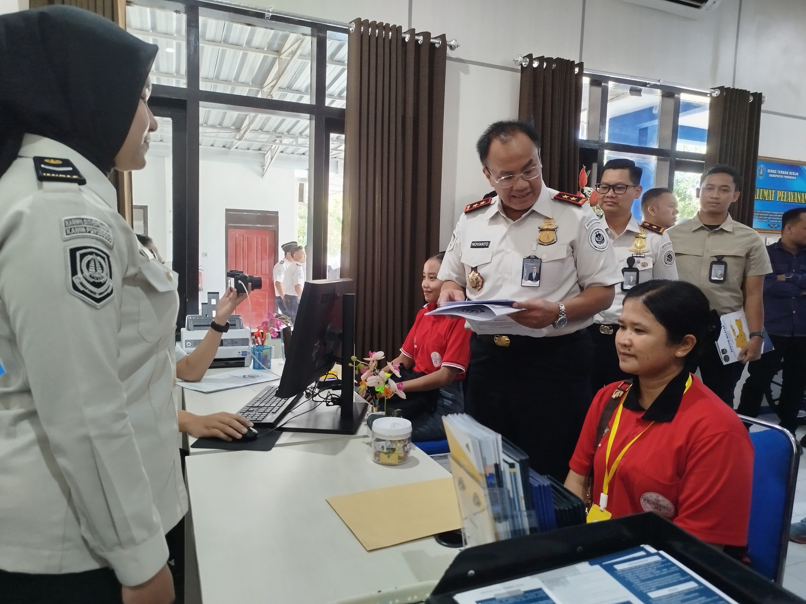 Imigrasi Ponorogo Buka Layanan Paspor di LTSA Disnaker, Permudah Calon Pekerja Migran Urus Dokumen