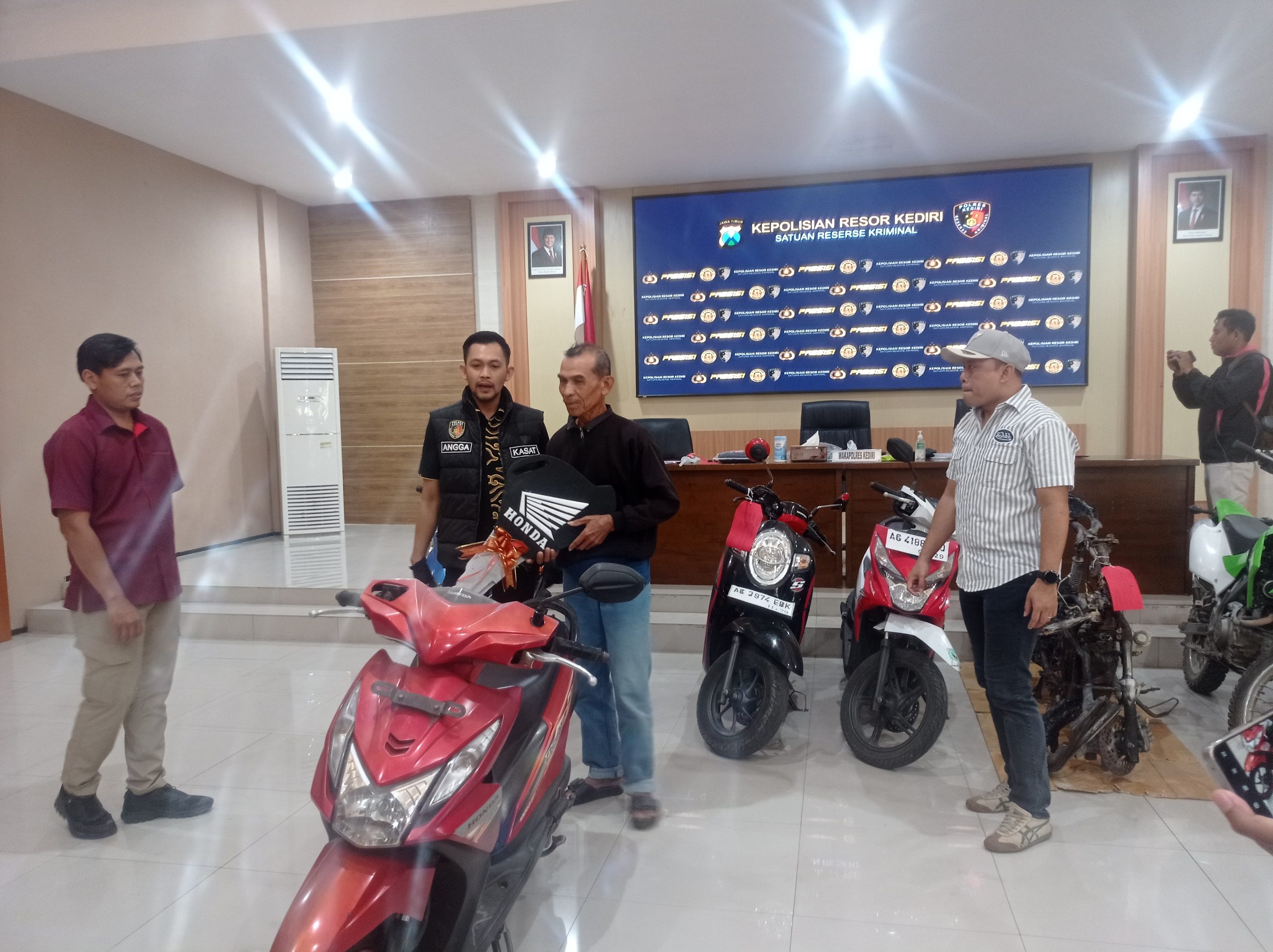 Polres Kediri Ungkap Kasus Curanmor hingga Pembakaran Rumah, Tiga Tersangka Diamankan