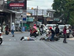 Dua Pemotor Terlibat Kecelakaan di Simpang Empat Gleduk Tulungagung, Diduga Dipicu Traffic Light Mati