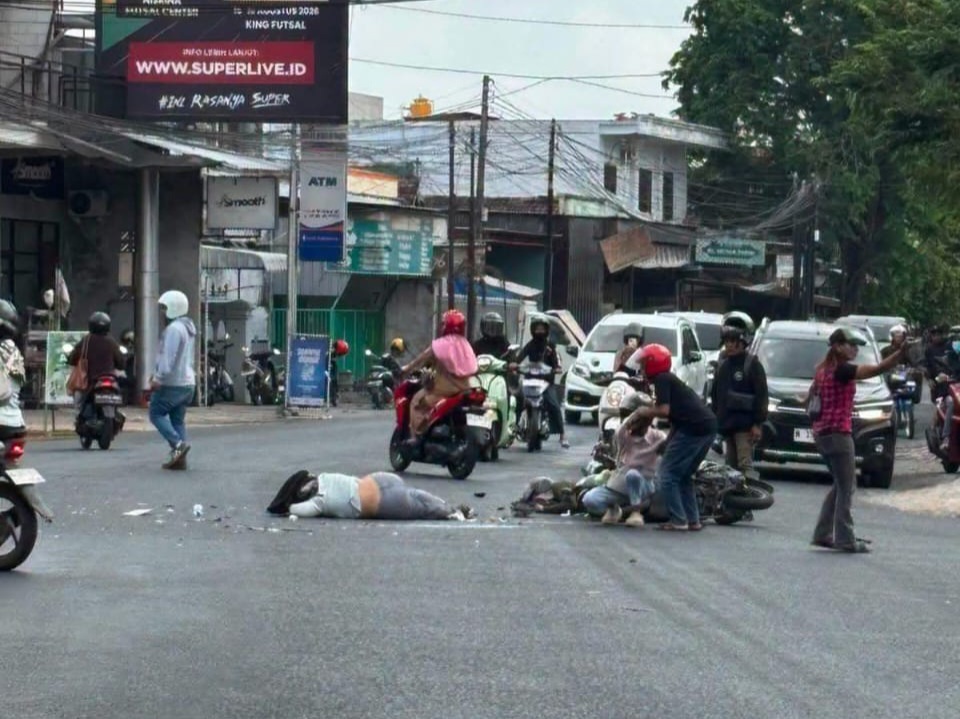 Dua Pemotor Terlibat Kecelakaan di Simpang Empat Gleduk Tulungagung, Diduga Dipicu Traffic Light Mati
