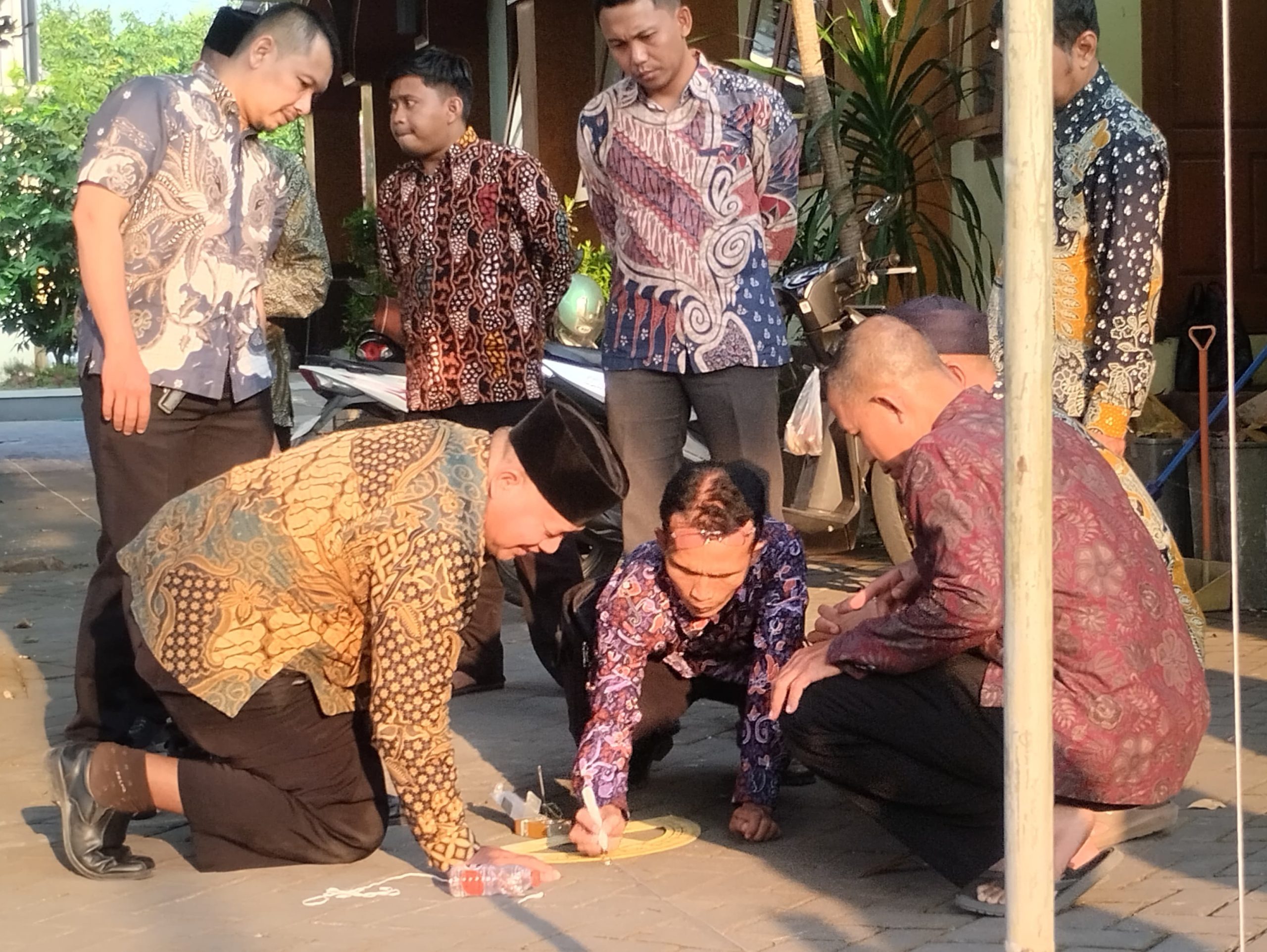 Kemenag Tulungagung Kalibrasi Arah Kiblat Lewat Rashdul Kiblat, Hasil Pengukuran Tunjukkan Sudut 24 Derajat
