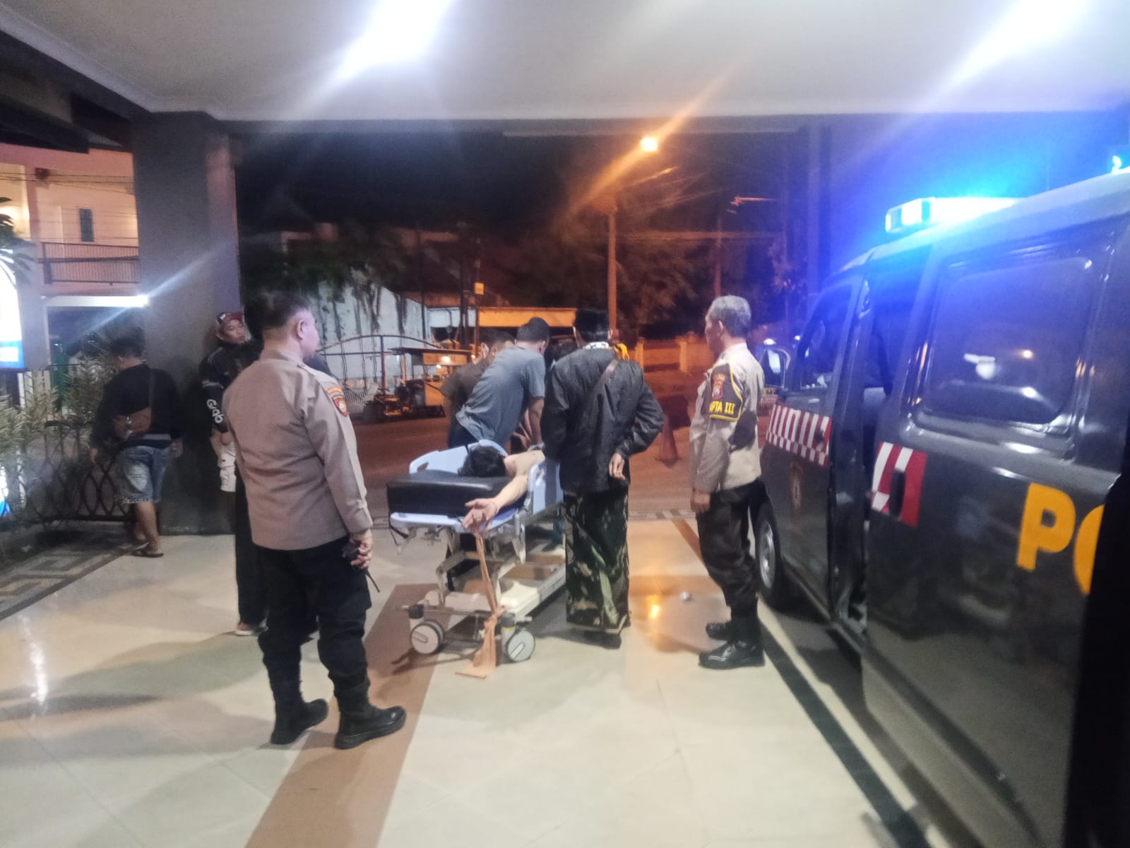 Polisi Amankan Pria Diduga ODGJ yang Mengamuk Bawa Sajam di Tulungagung