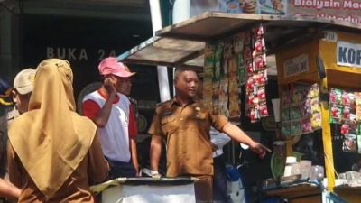 Berjualan di Bahu Jalan dan Trotoar, PKL di Jalan Letjen Suprapto Tulungagung Ditertibkan