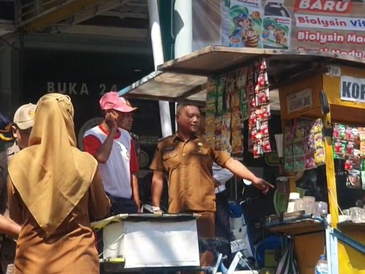 Berjualan di Bahu Jalan dan Trotoar, PKL di Jalan Letjen Suprapto Tulungagung Ditertibkan