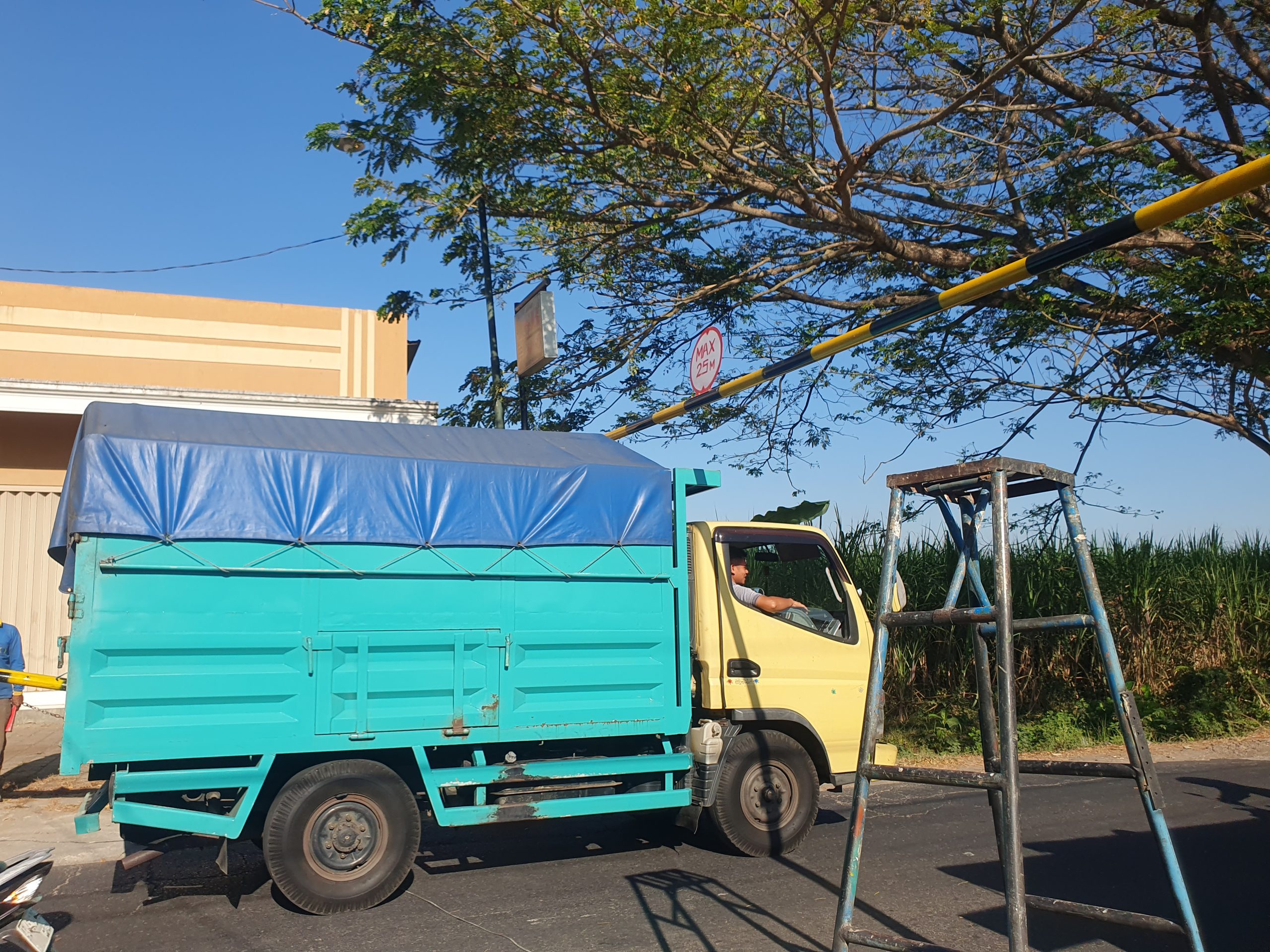 Portal Jalan Alternatif Gondang Dinilai Belum Efektif, Truk Bertonase Tinggi Masih Nekat Melintas