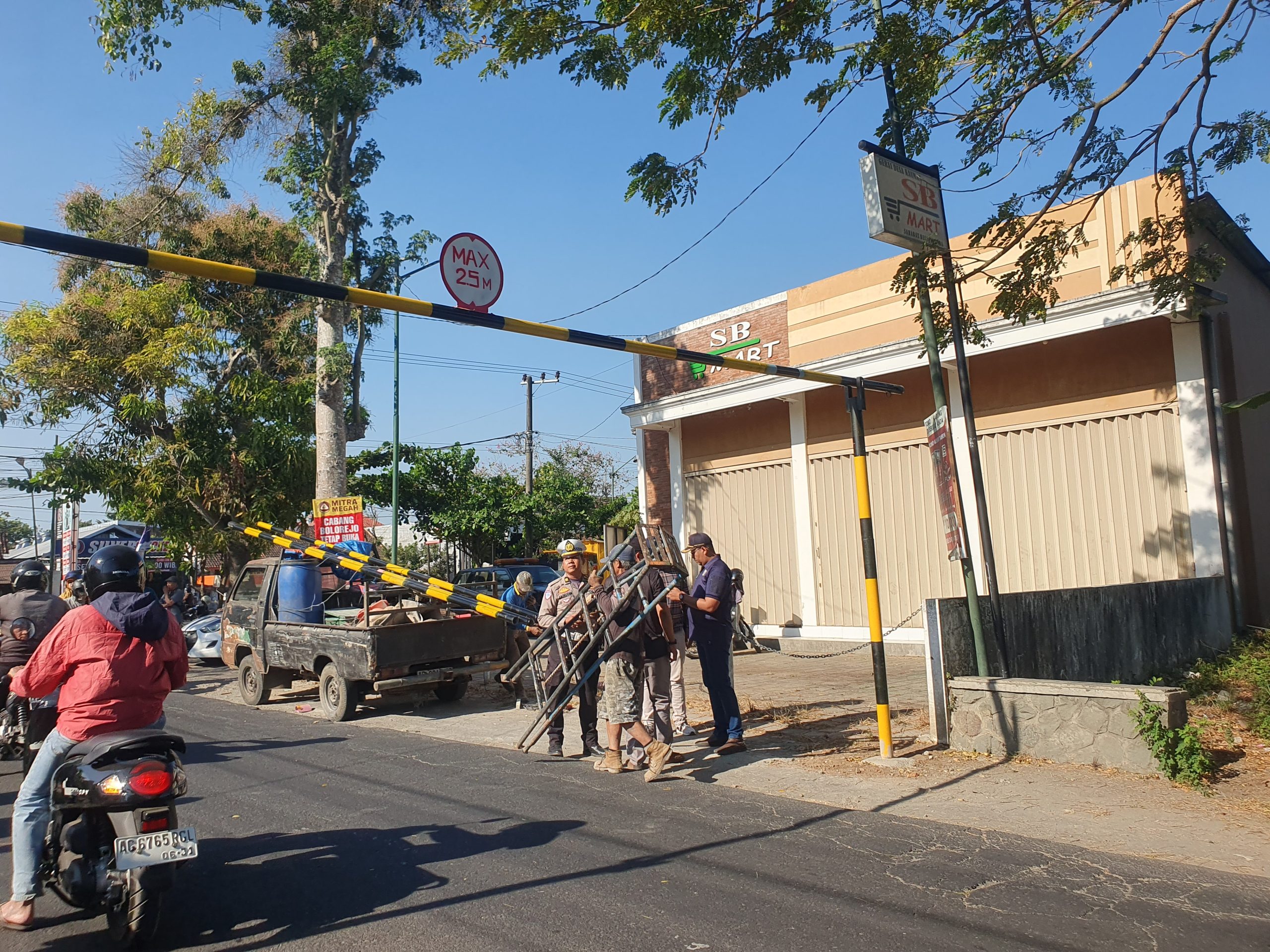 Pemasangan 11 Portal Pembatas Kendaraan di Jalur Alternatif Gondang Ditarget Rampung Dua Hari