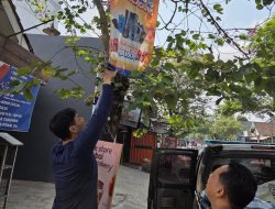 Satpol PP Tulungagung Tertibkan 28 Reklame Ilegal, Enam Dipasang di Pohon
