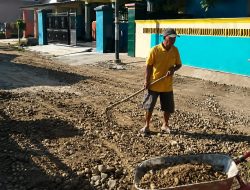 Warga Tulungagung Patungan Perbaiki Jalan Rusak, Desak Pemkab Segera Bertindak