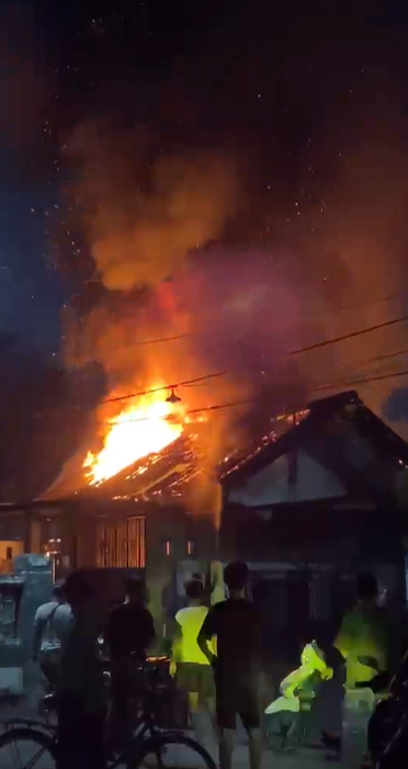 Diduga Akibat Obat Nyamuk Bakar, Rumah dan Bengkel di Blitar Ludes Terbakar, Kerugian Capai Rp200 Juta