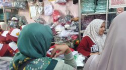 Jelang Tahun Ajaran Baru, Penjualan Seragam Sekolah di Tulungagung Meningkat, Omzet Justru Menurun