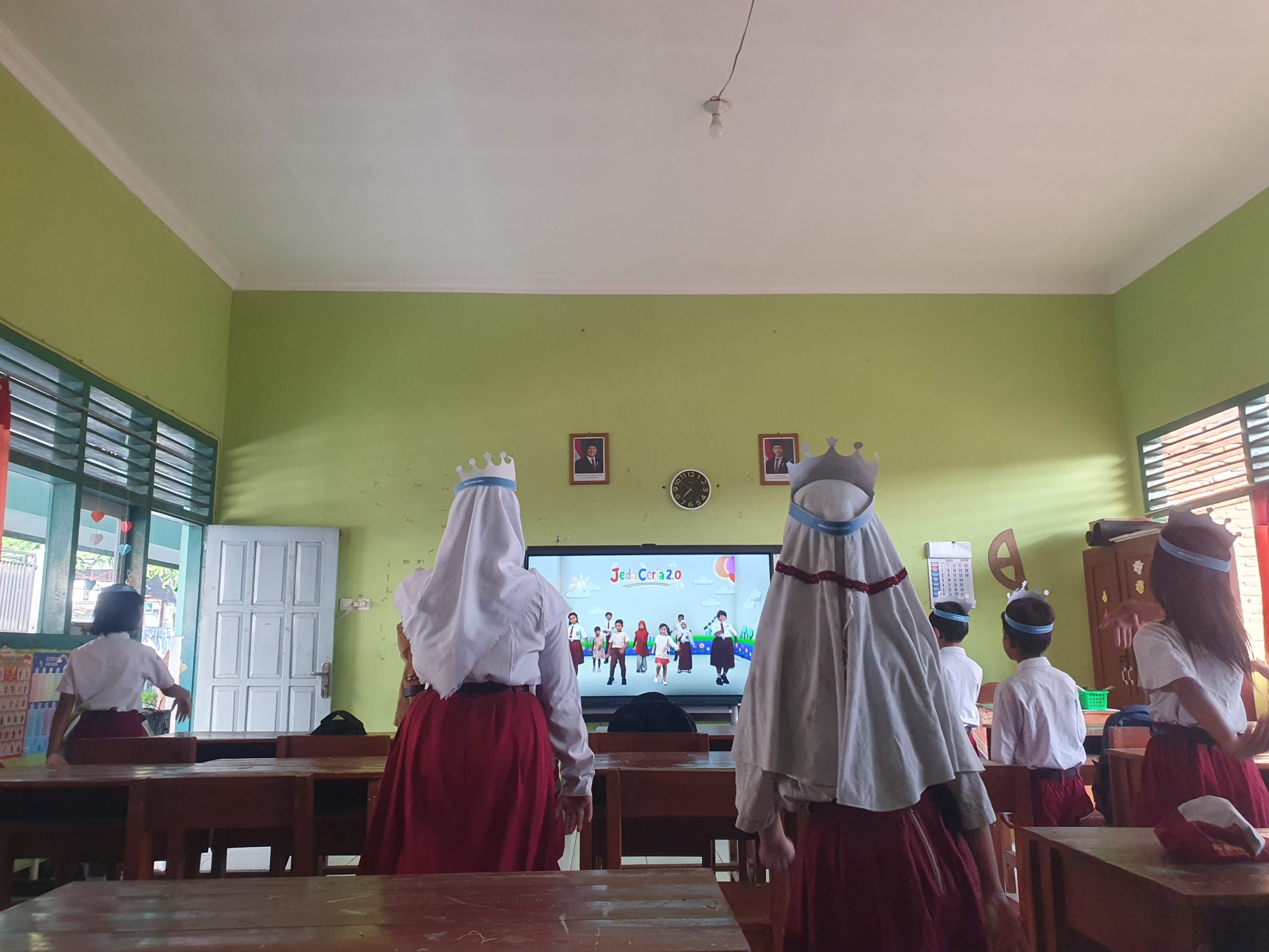 Demi Pertahankan Sekolah, Guru SDN 2 Plandaan Tulungagung Sisihkan Gaji untuk Fasilitas Siswa Baru