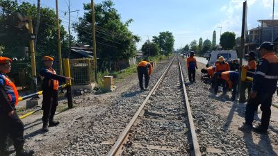 KAI Tutup Perlintasan Sebidang Liar di Talun-Blitar, Demi Tingkatkan Keselamatan Perjalanan Kereta
