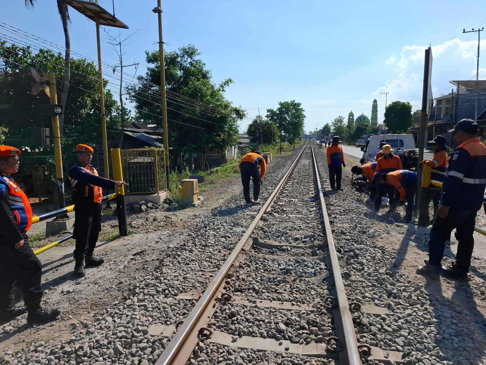 KAI Tutup Perlintasan Sebidang Liar di Talun-Blitar, Demi Tingkatkan Keselamatan Perjalanan Kereta