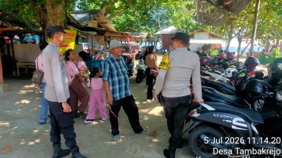 Patroli Wisata Pantai Tambak, Polsek Wonotirto Hadirkan Rasa Aman bagi Pengunjung