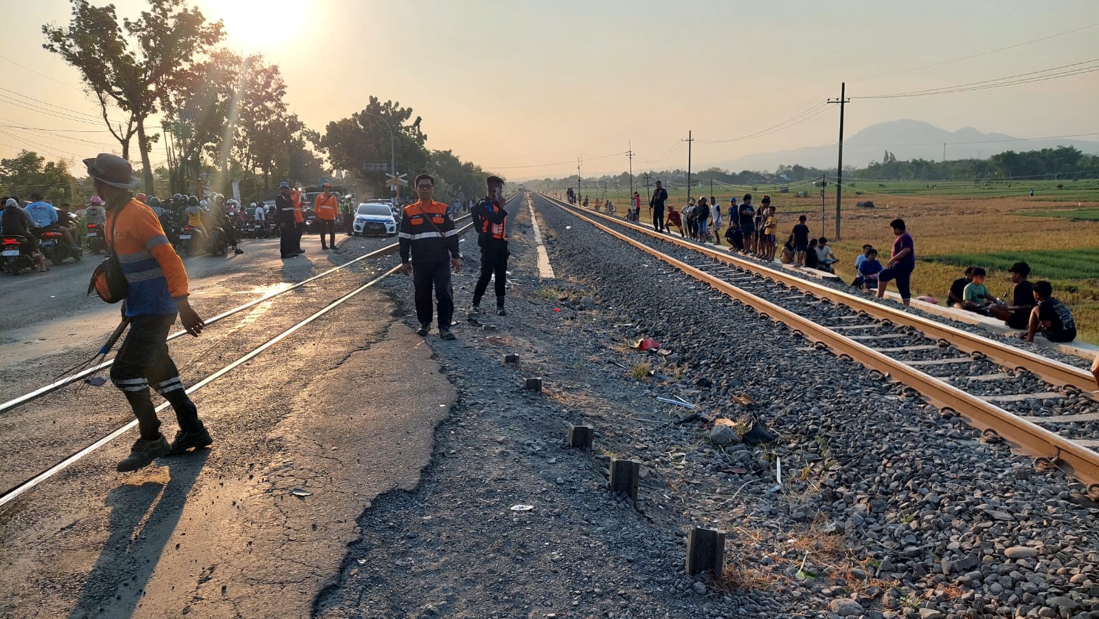Truk Tertemper KA Logawa di Perlintasan Bagor–Saradan, Sejumlah Perjalanan Kereta Api Terdampak