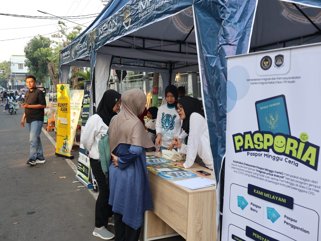 Pasporia di CFD Nganjuk Diserbu Warga, Imigrasi Kediri Layani 29 Permohonan Paspor
