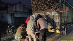 Diduga Mengantuk, Pengendara Motor Terluka Setelah Menabrak Truk yang Parkir di Blitar