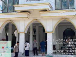 Polsek Panggungrejo Amankan Salat Jumat, Pastikan Jamaah Beribadah dengan Aman dan Nyaman