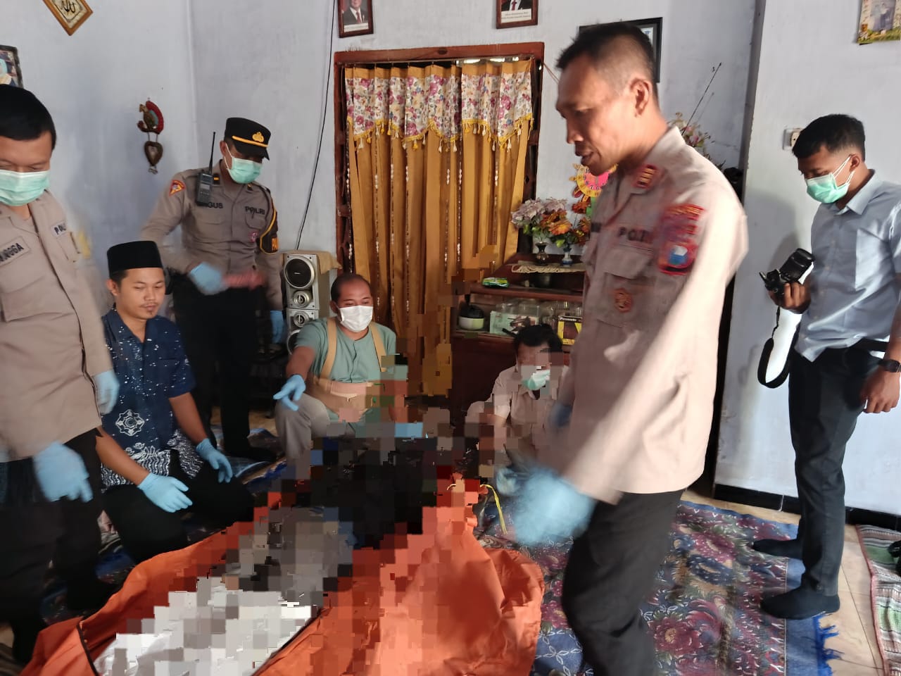 Warga Temukan Pria Meninggal Tergantung di Pohon Kaliandra di Area Persawahan Blitar