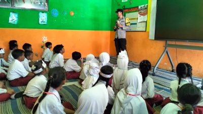 Hari Anak Nasional, Polsek Lodoyo Barat Edukasi Bahaya Bullying kepada Pelajar
