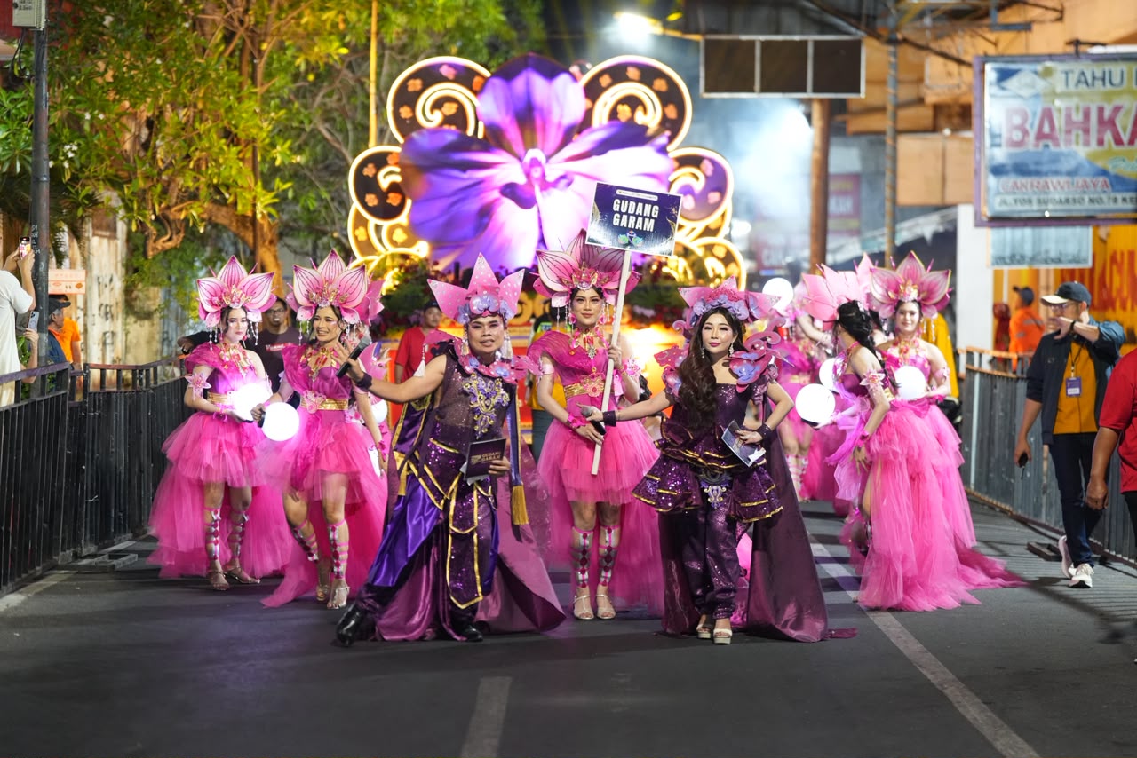 penampilan kontingen PT Gudang Garam Tbk di Dhoho Night Carnival 2026