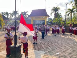 Polisi Senin Masuk Sekolah, Polsek Wates Tanamkan Disiplin dan Dekatkan Polri dengan Pelajar