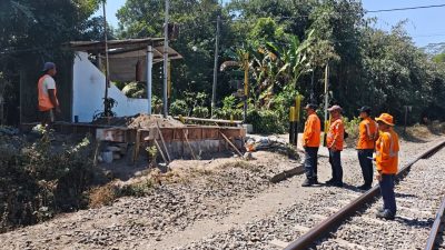 KAI Daop 7 Tinjau Jalur Blitar–Talun, Pastikan Keselamatan Operasional dan Progres Pembangunan Gardu JPL Baru