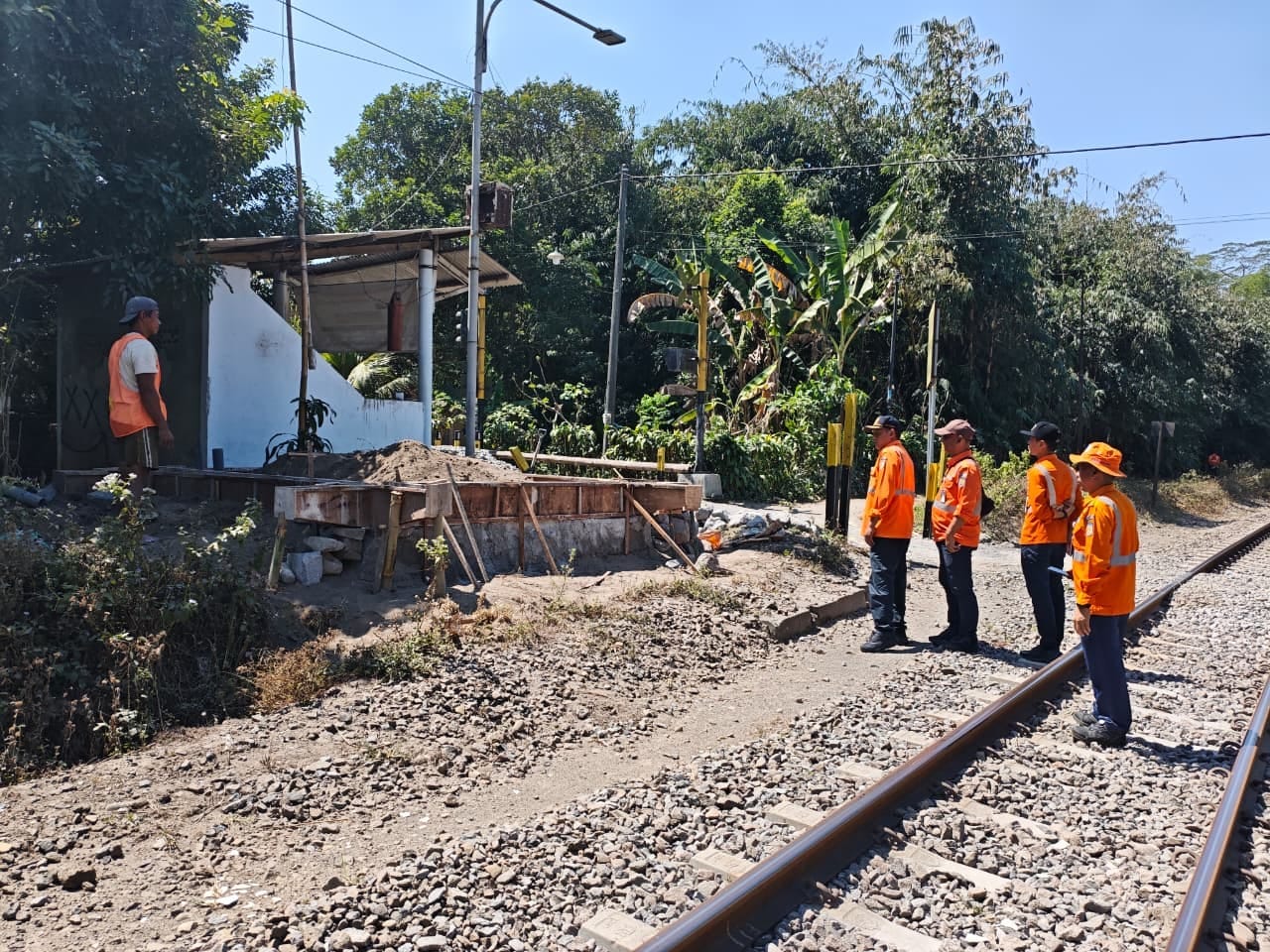 KAI Daop 7 Tinjau Jalur Blitar–Talun, Pastikan Keselamatan Operasional dan Progres Pembangunan Gardu JPL Baru