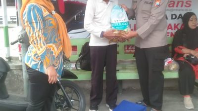 Respons Cepat Layanan 110, Polsek Wlingi Bantu Lansia Terlantar Pulang ke Daerah Asal